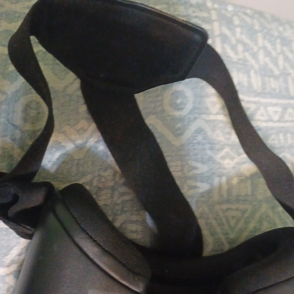 Virtual reality goggles